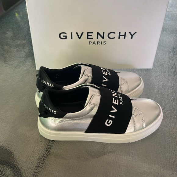 Givenchy Kids Sneakers - Picture 9 of 10